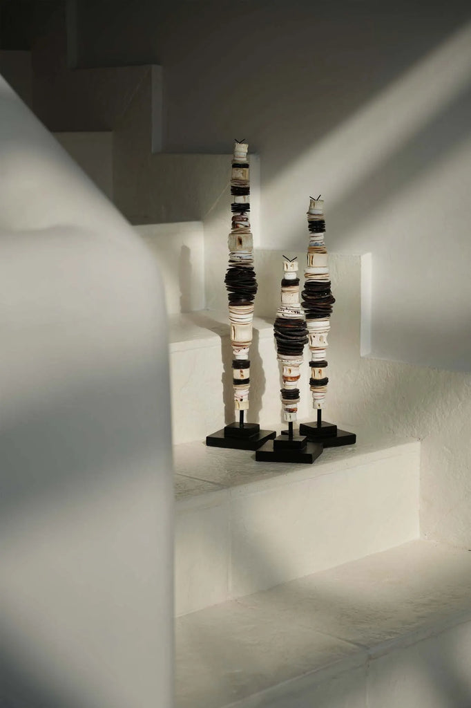 The Money Shell on Stand - Black White - M